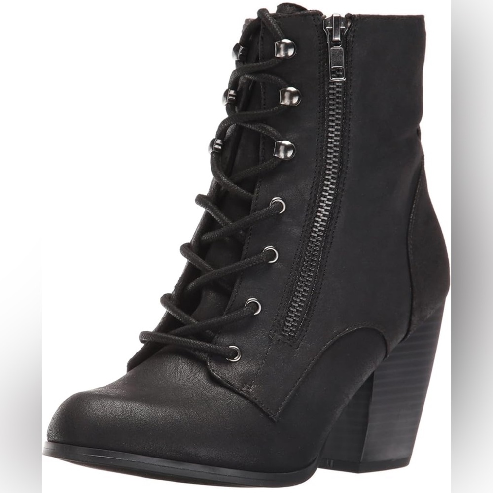NWOT! DOLCE by MOJO MOXY Blaxk Zipper Booties